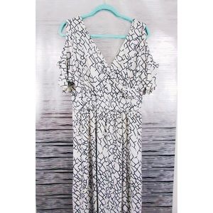 EUC-Black & White Pattern Cold Shoulder MaxiDress